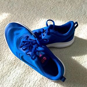 Nike Flex Experience 8- Size Youth 6.5/Womens 8